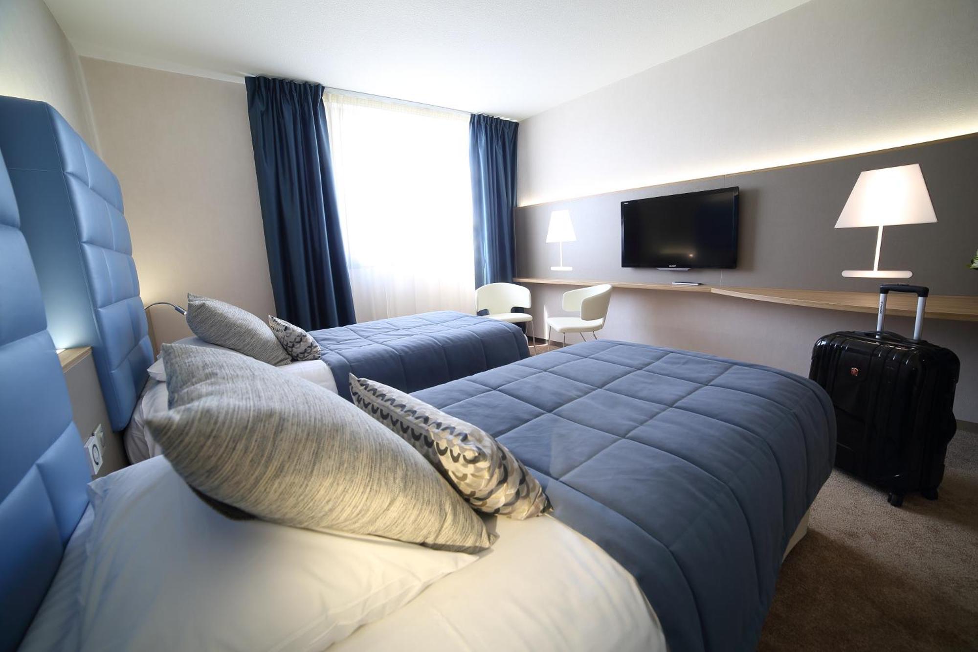 Hotel Plaza - Site Du Futuroscope Chasseneuil-du-Poitou Kültér fotó