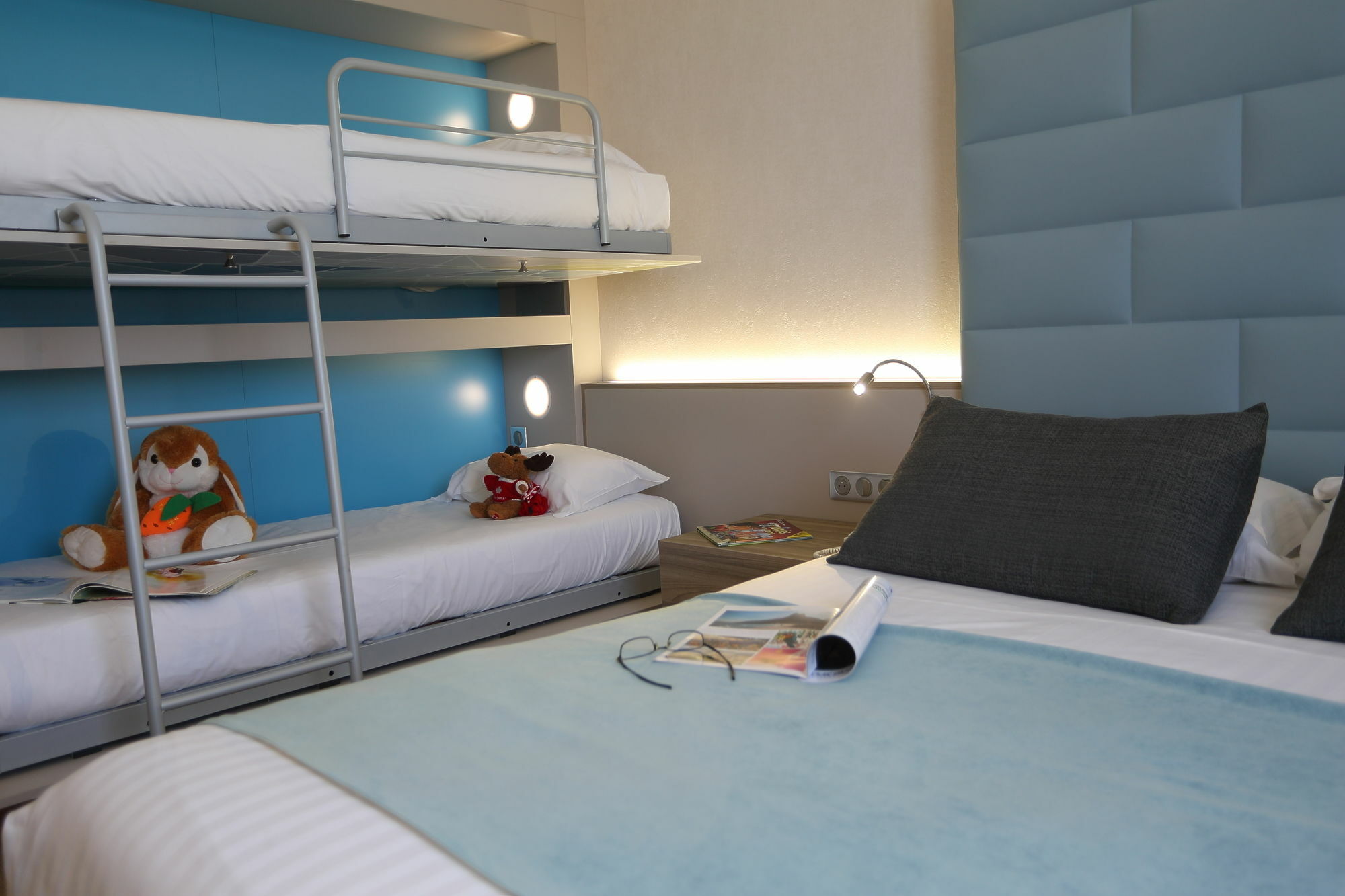 Hotel Plaza - Site Du Futuroscope Chasseneuil-du-Poitou Kültér fotó